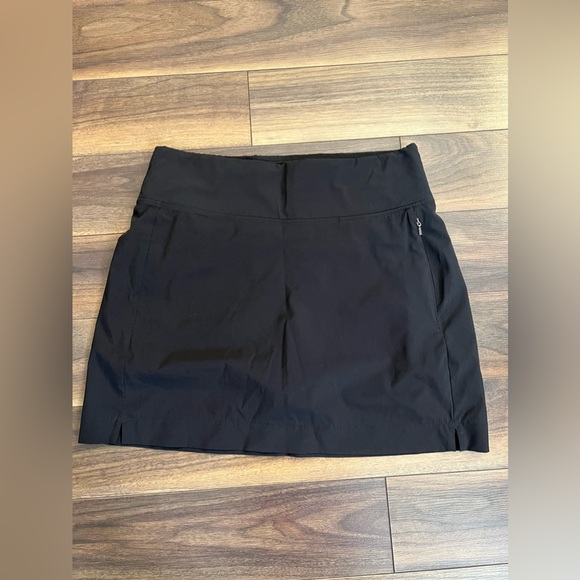 BLACK GOLF SKIRT - Picture 1 of 2